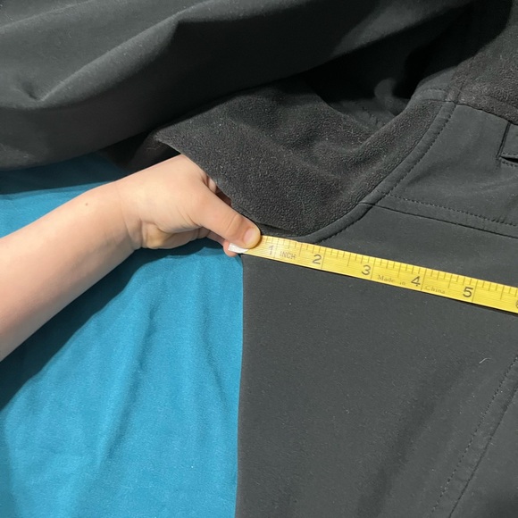 ✨Mountain Hardwear Black Performance Fleece✨ - Picture 7 of 8